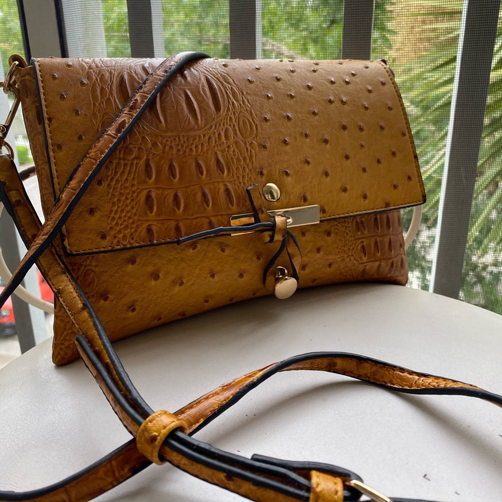 SOLD SOLD SOLD!!! Vegan Yellow Ostrich Crossbody🏵